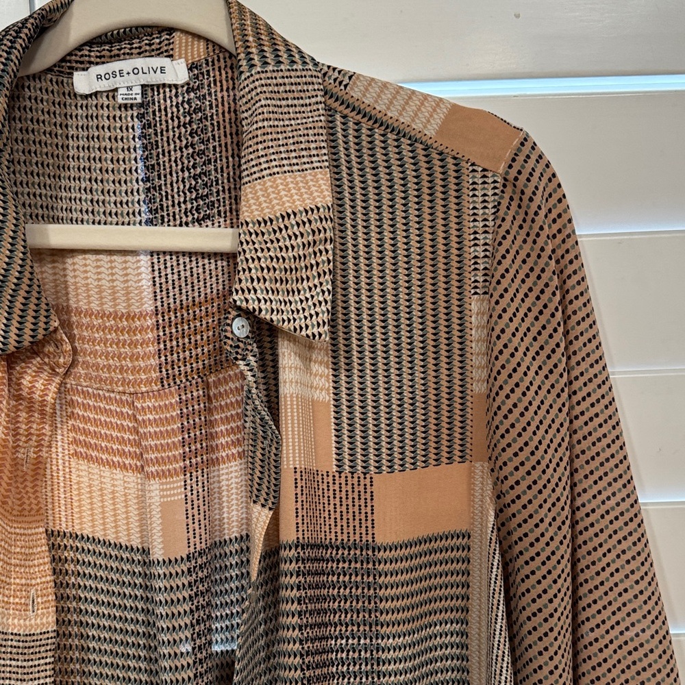 Rose & Olive Geometric Pattern Top - Picture 3 of 8